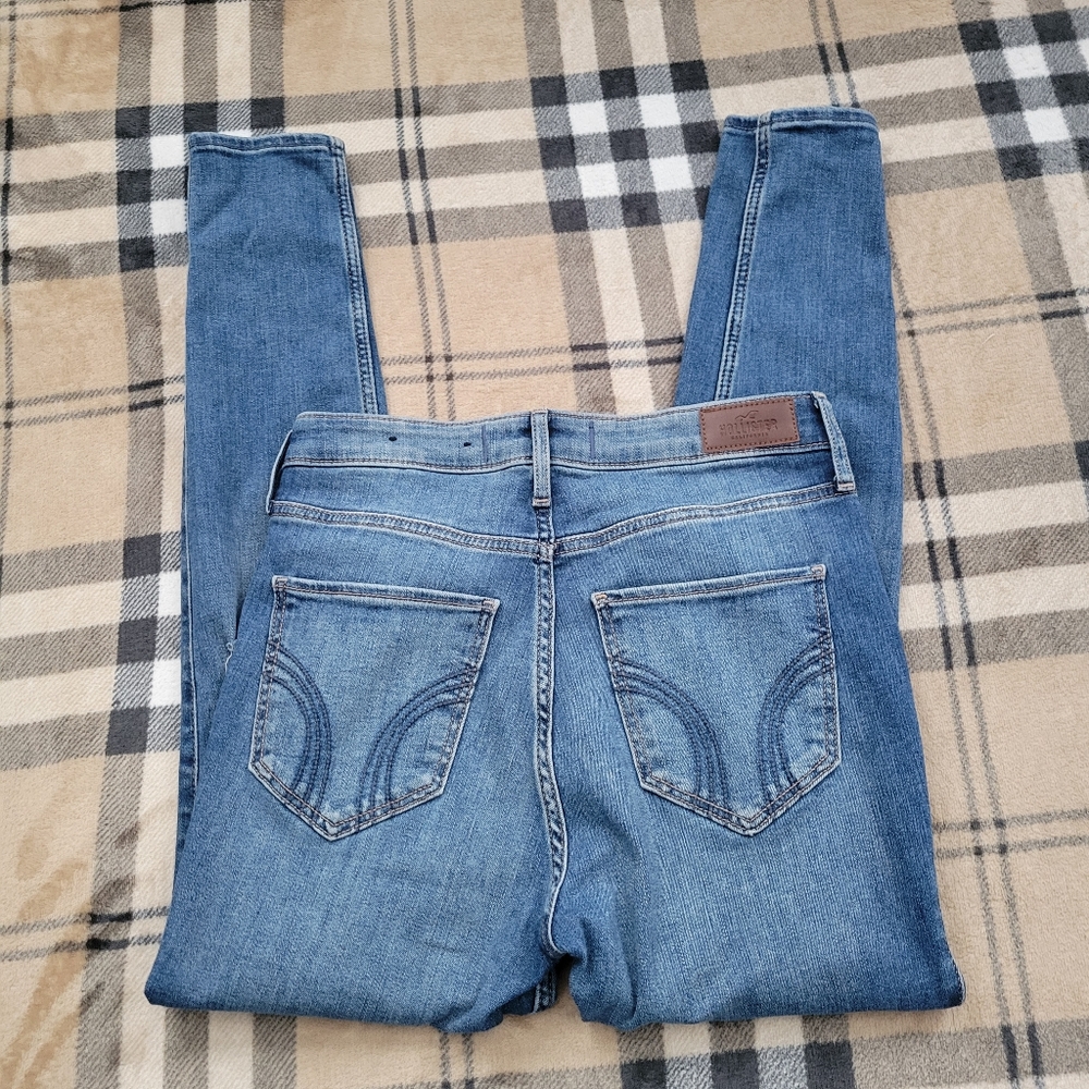 Hollister ultra high rise distress jean - Picture 8 of 8